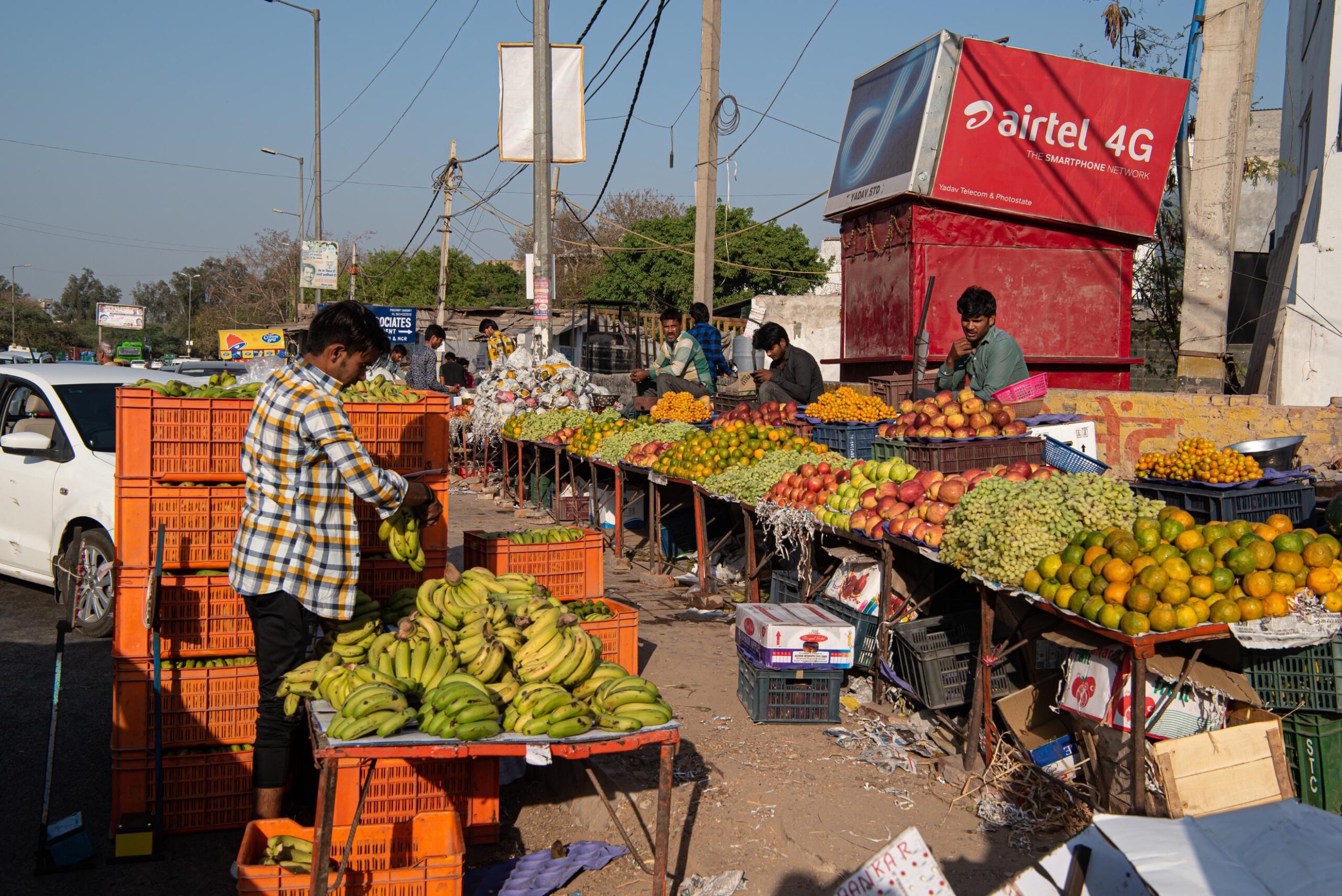 Busy roadside vegetable market