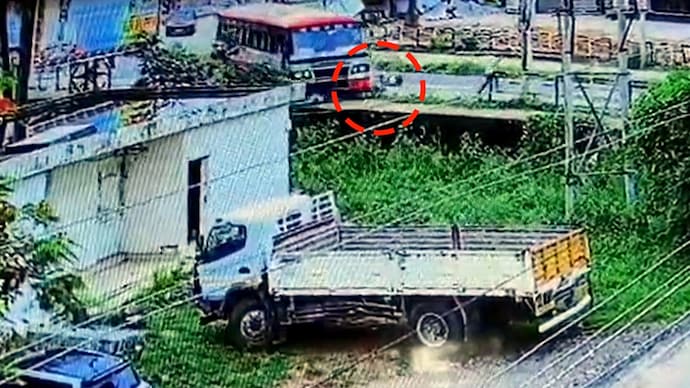 out-of-control-ksrtc-bus-rams-bikes-near-bengaluru-211234194-16x9_0