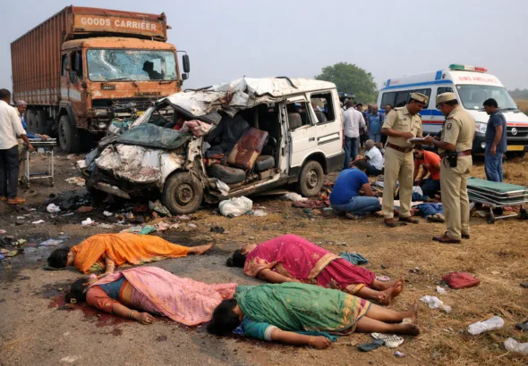 Accident site in Gadag district where a lorry collided with a vehicle carrying women farmers, killing three and injuring several others If you want, I can also add subhea